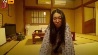 tante meguri nonton tv gatahan digoyang malah keenakan